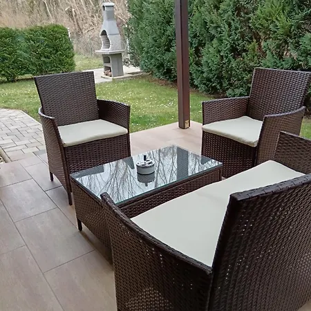 Puszi Apartman شقة