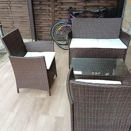 Puszi Apartman شقة *